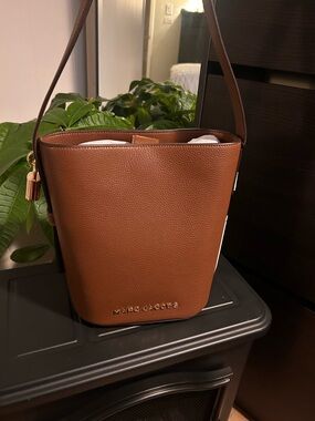 Marc Jacobs The Drifter Leather Bucket Bag Crossbody Cognac $395 New with Tags